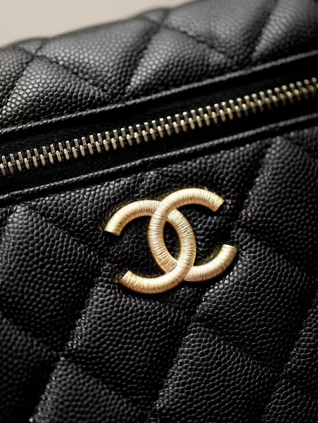 Chanel Chain clutch view 7