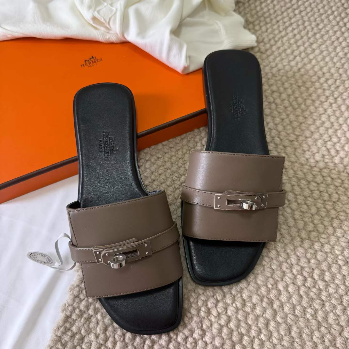 Hermès GIULIA Slippers view 9