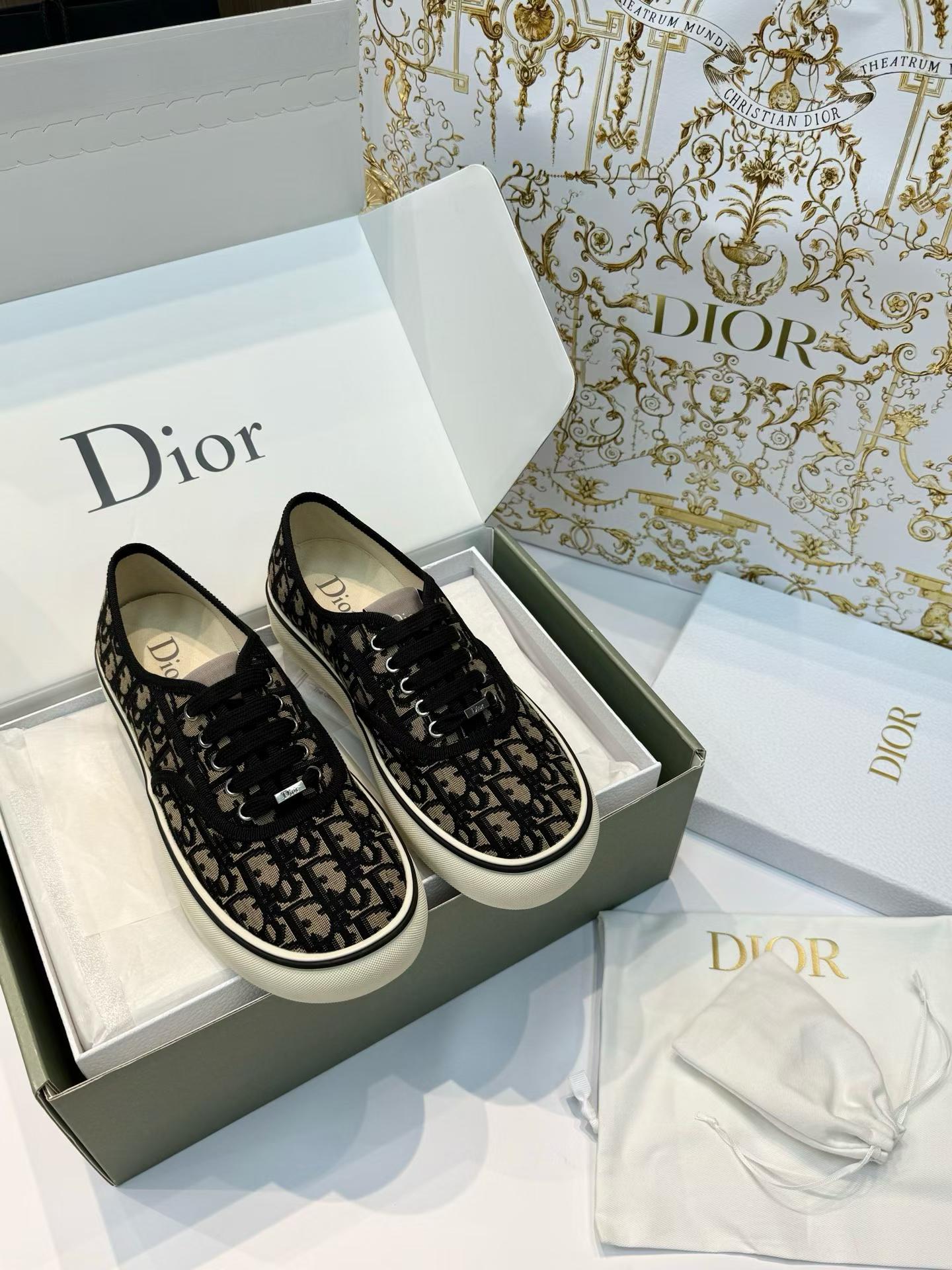 Dior Canvas sneakers view 1