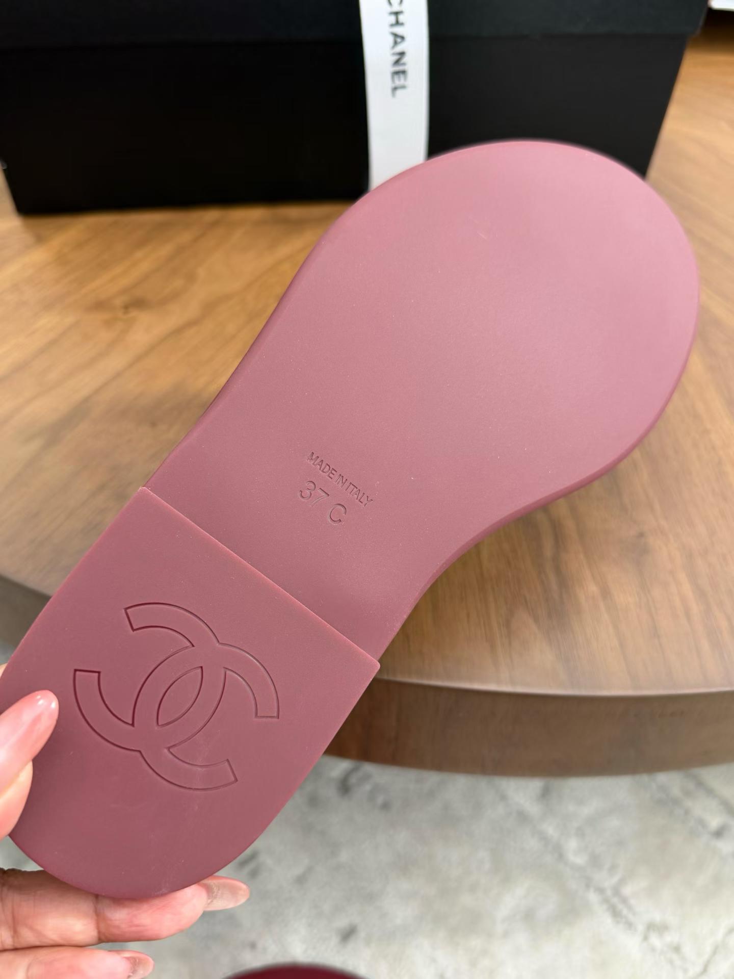 Chanel Slippers view 18
