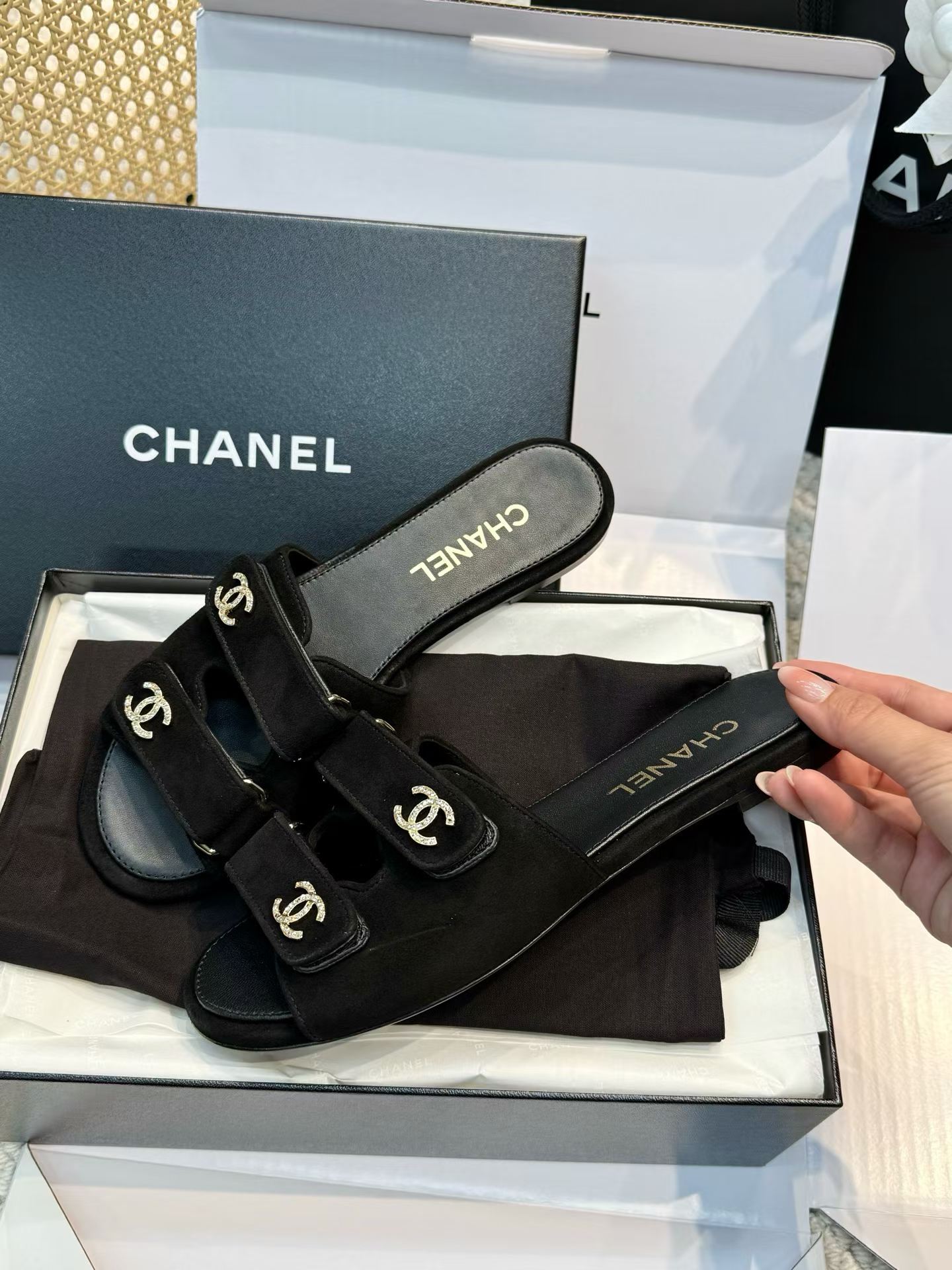 Chanel Cool drag view 3