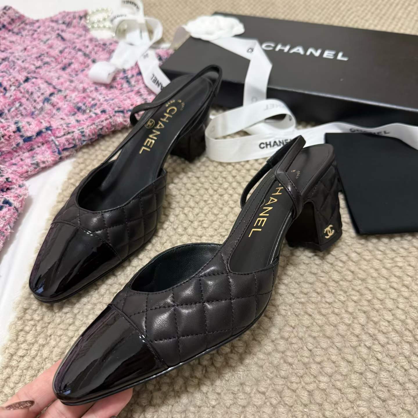 Chanel Middle heel leather shoes view 1