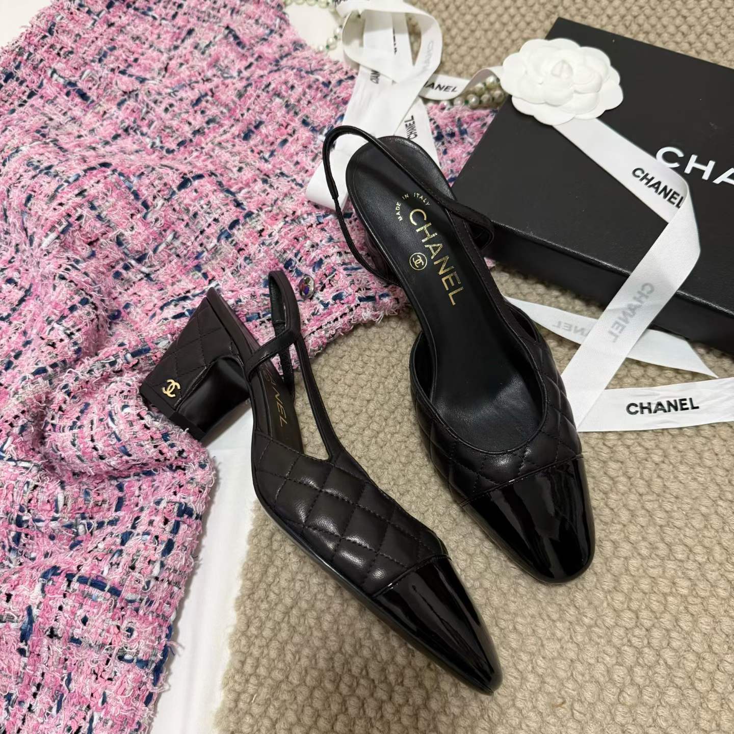 Chanel Middle heel leather shoes view 4