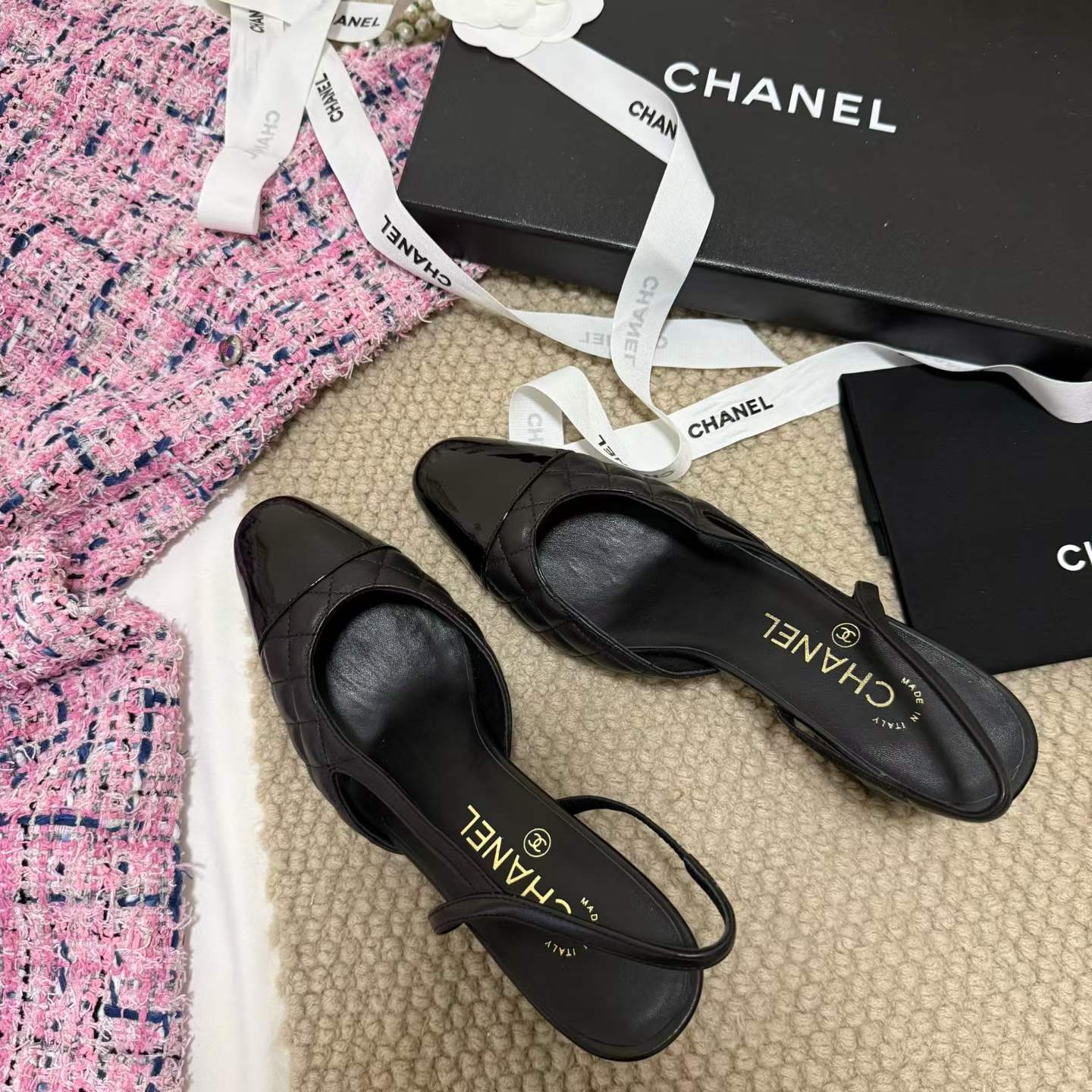 Chanel Middle heel leather shoes view 6