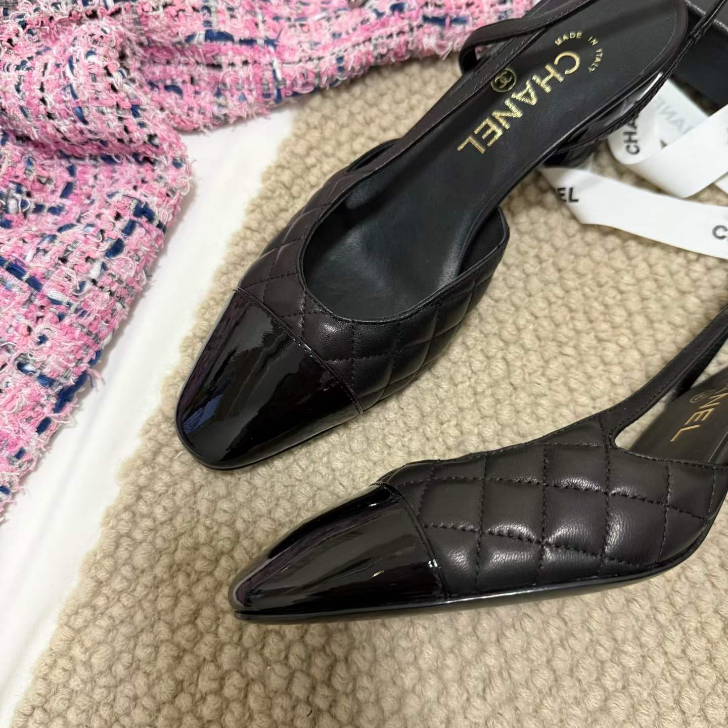 Chanel Middle heel leather shoes view 7