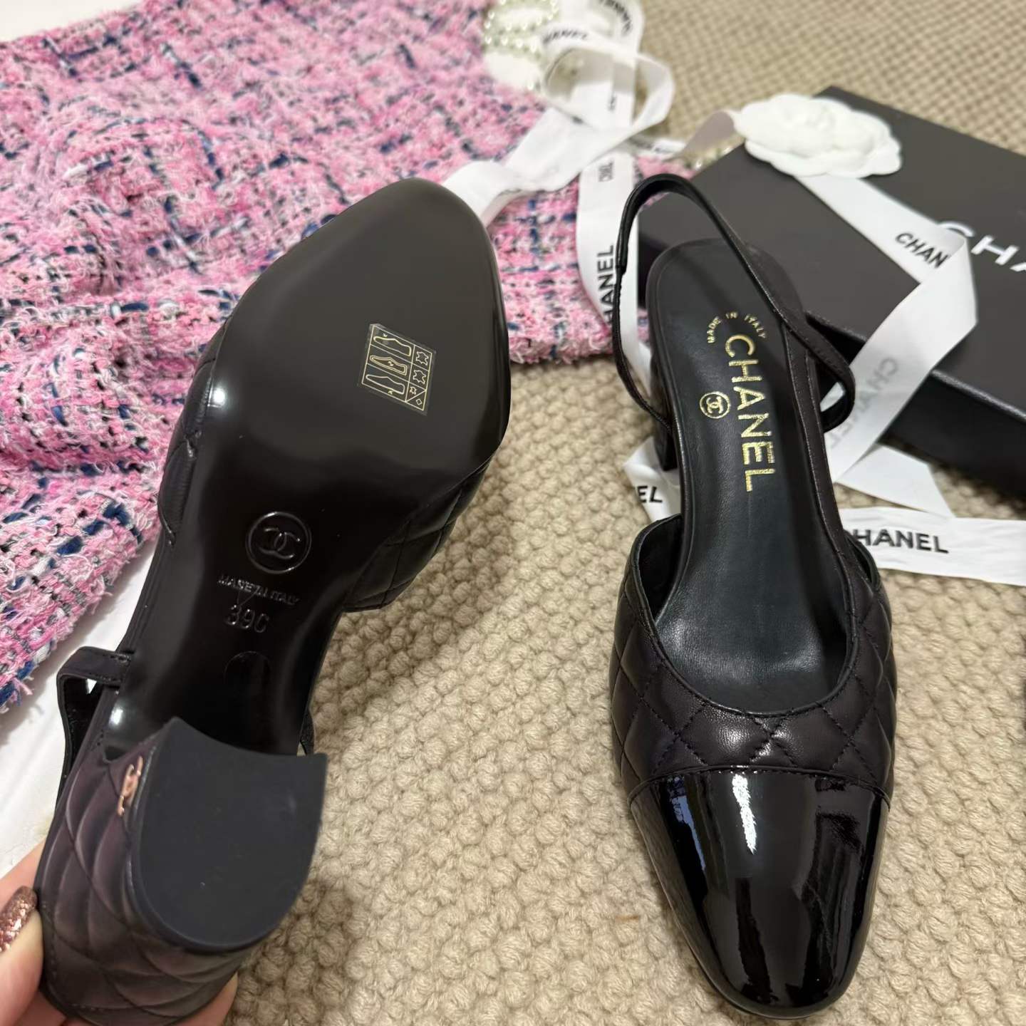 Chanel Middle heel leather shoes view 8