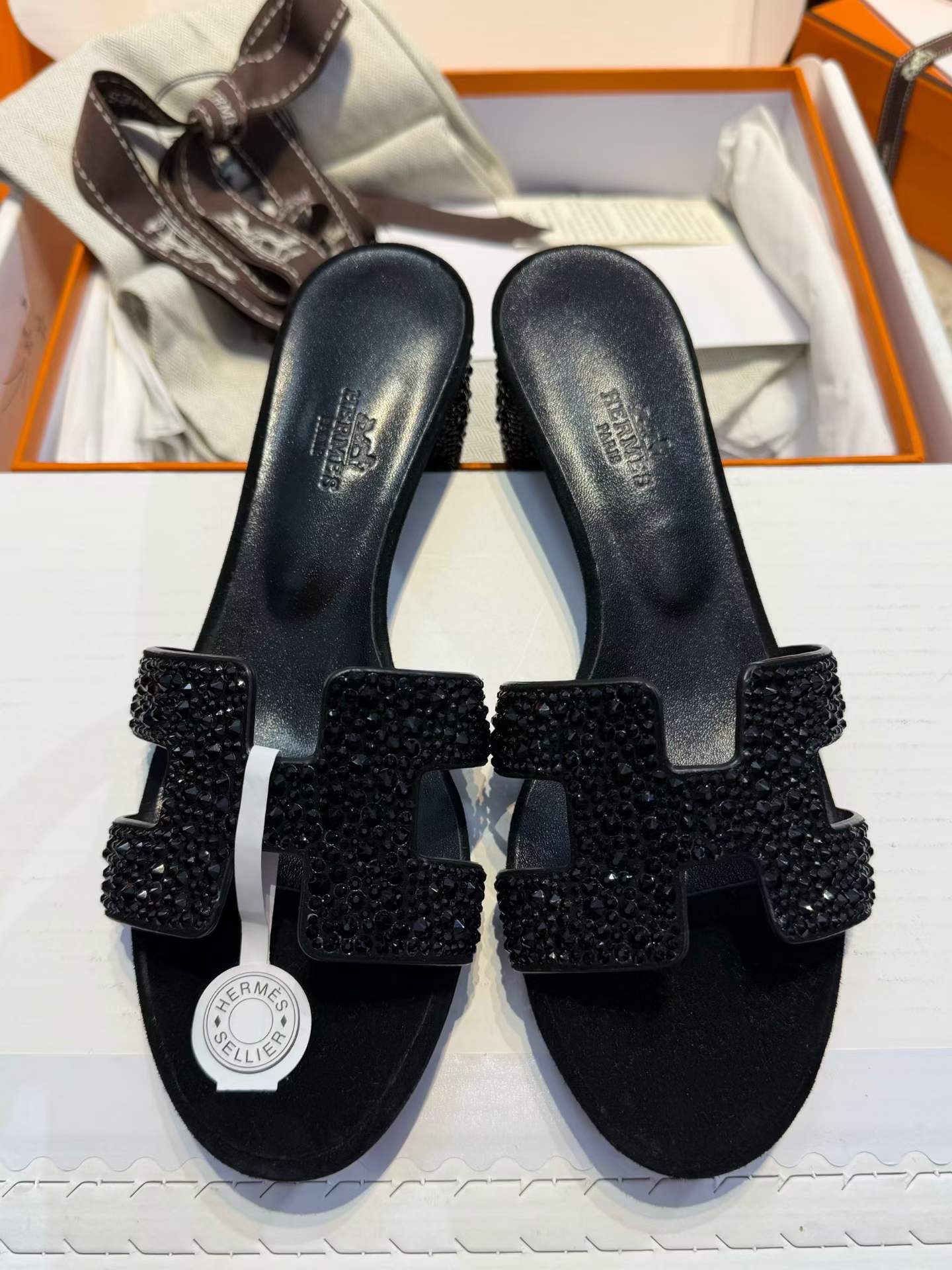 Hermès Slippers view 3
