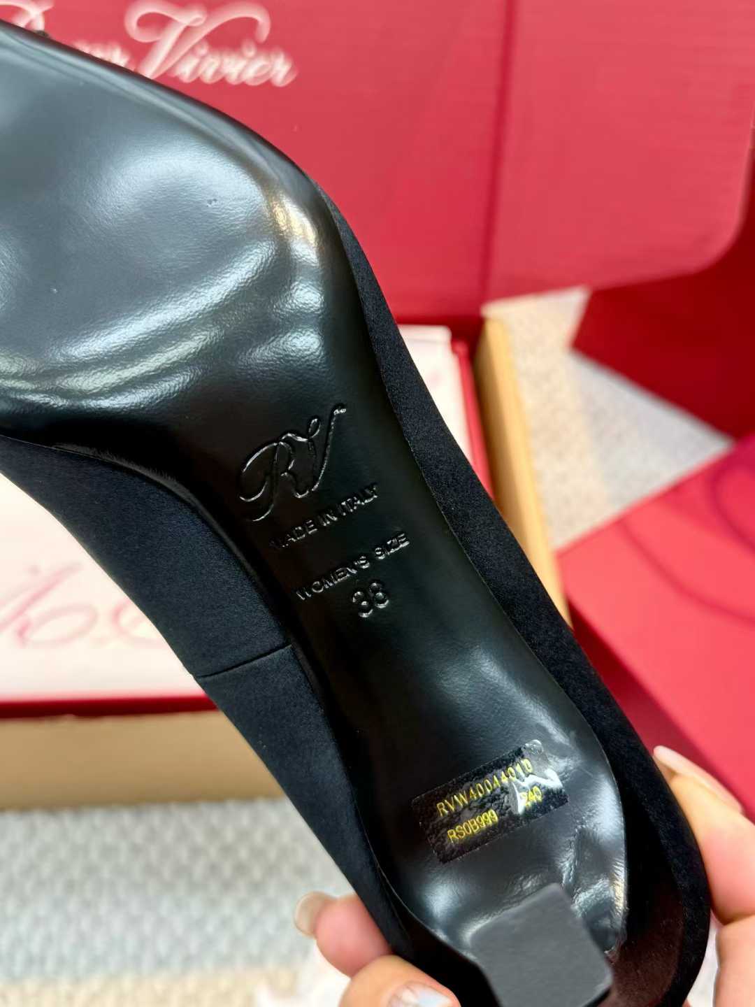 Roger Vivier High heels view 4