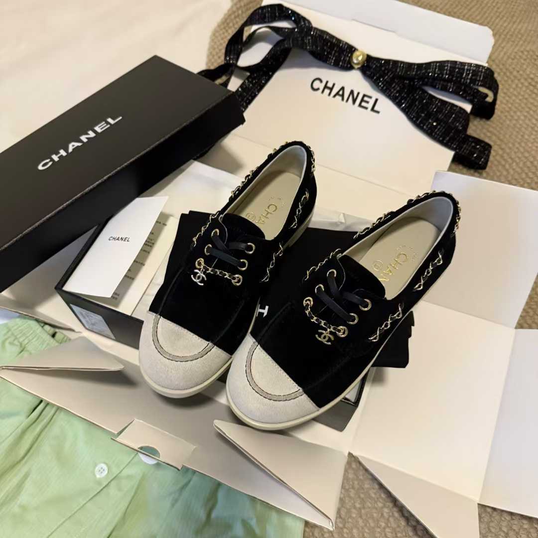 Chanel Vintage flats view 11