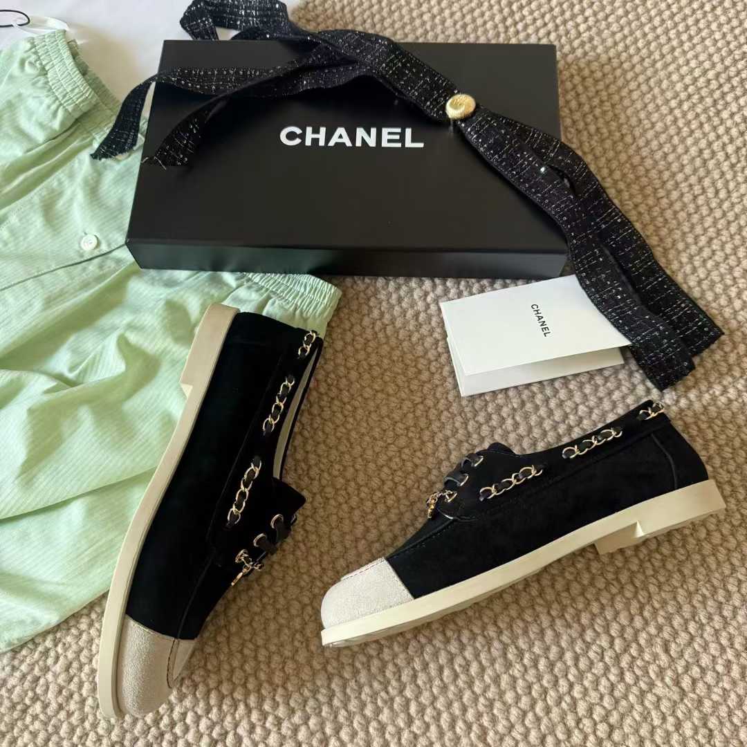 Chanel Vintage flats view 16
