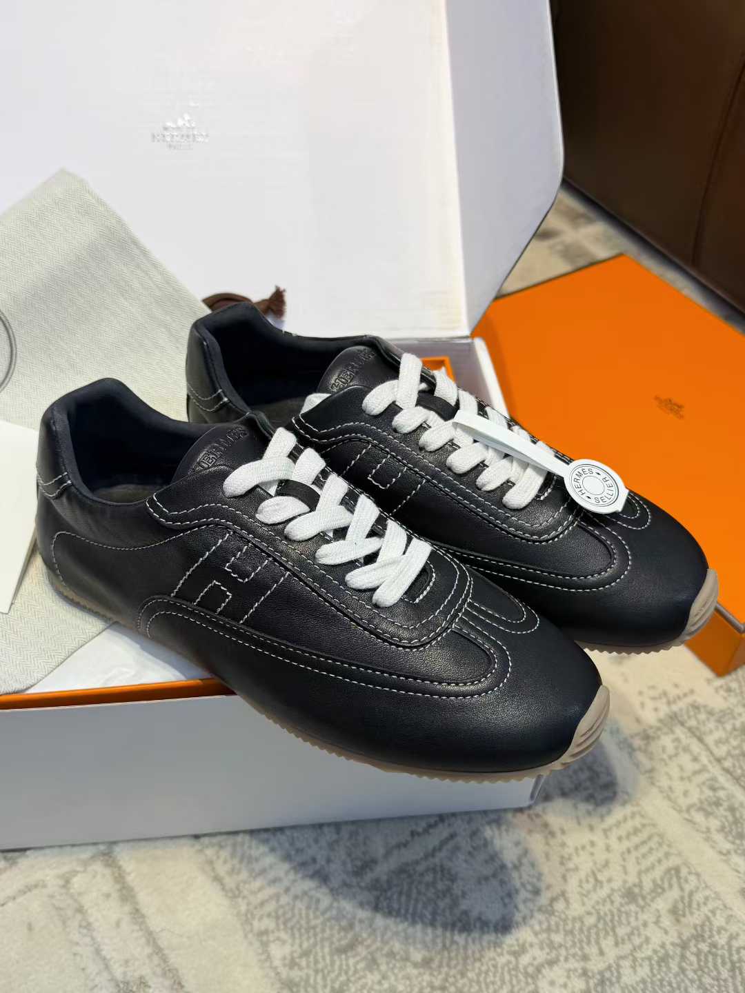 Hermès 26 Virtue training shoes view 12
