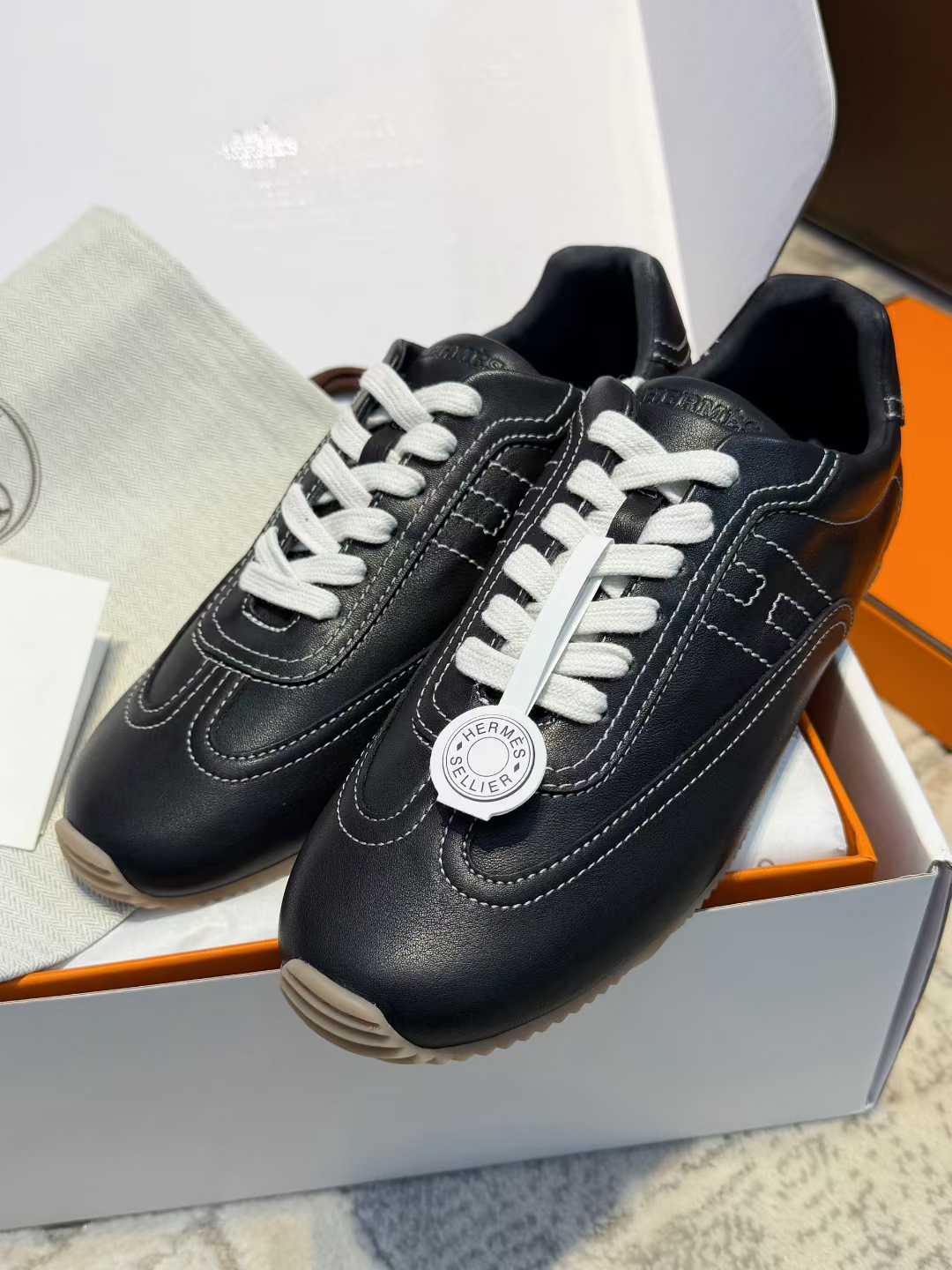 Hermès 26 Virtue training shoes view 14