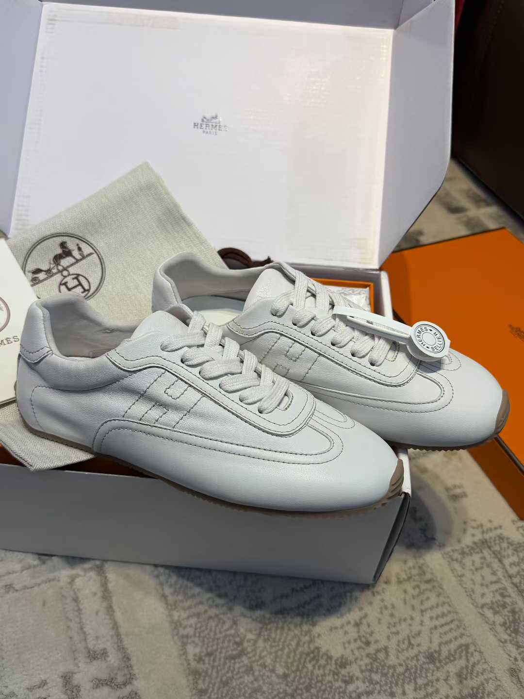 Hermès 26 Virtue training shoes view 4