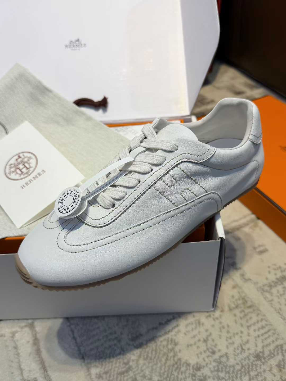 Hermès 26 Virtue training shoes view 5