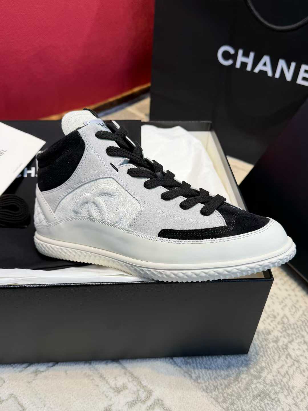 Chanel 25N High-top sneakers view 4