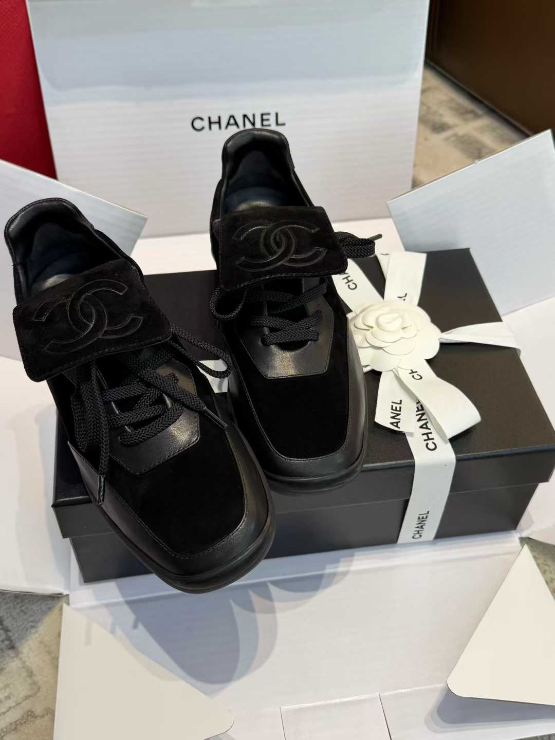Chanel VINTAGE Football shoes view 3
