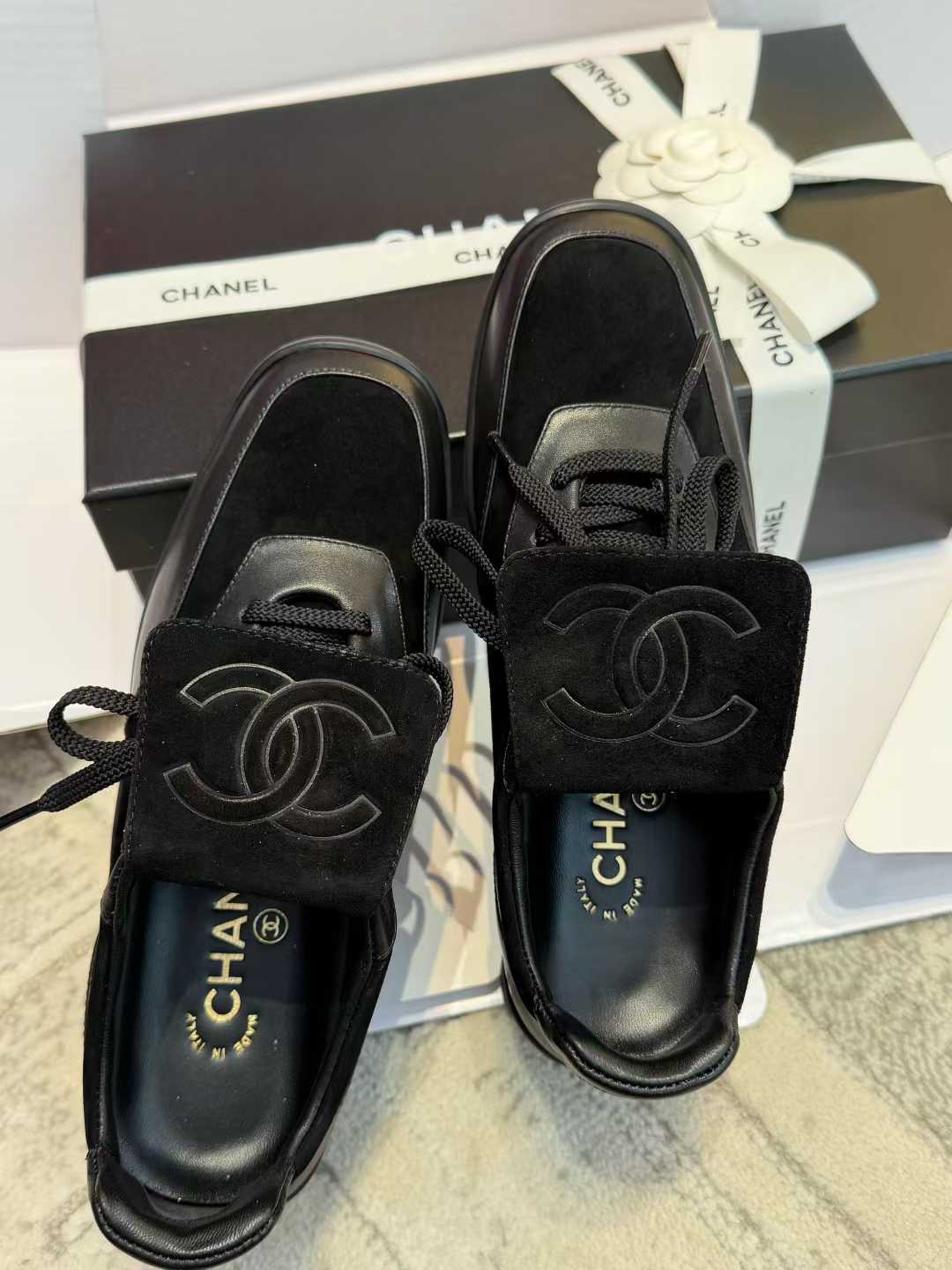 Chanel VINTAGE Football shoes view 4