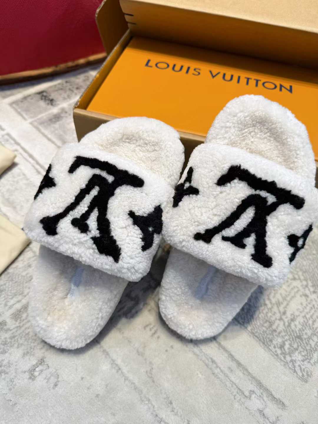 Louis Vuitton Wool slippers view 4