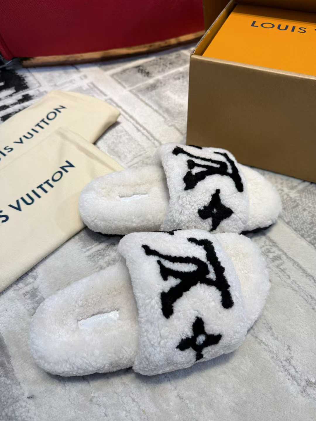 Louis Vuitton Wool slippers view 5