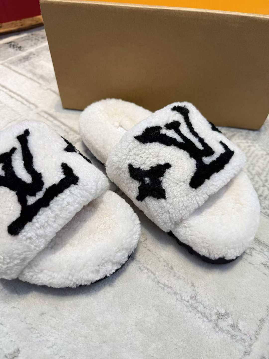 Louis Vuitton Wool slippers view 7