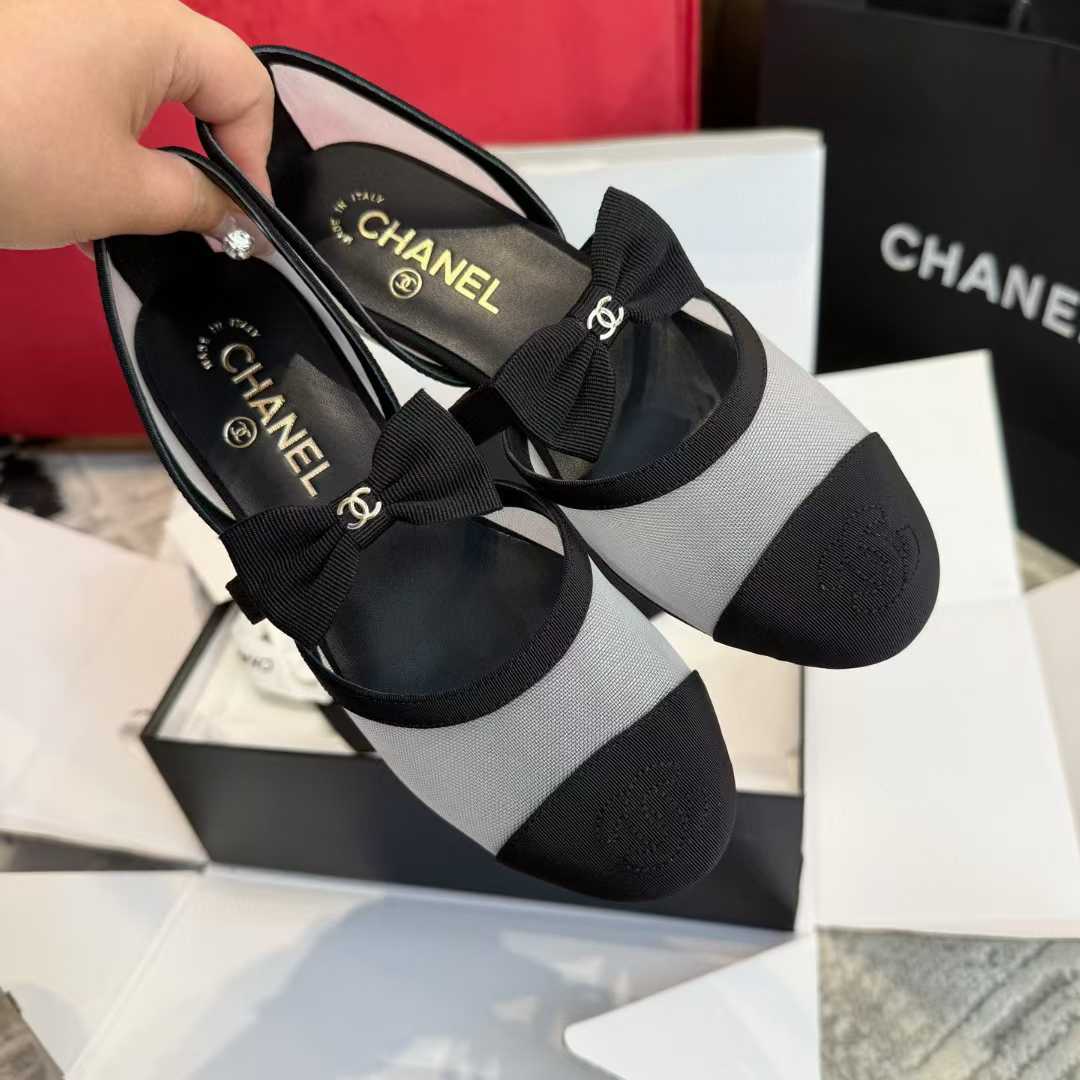 Chanel Flat sandals view 1