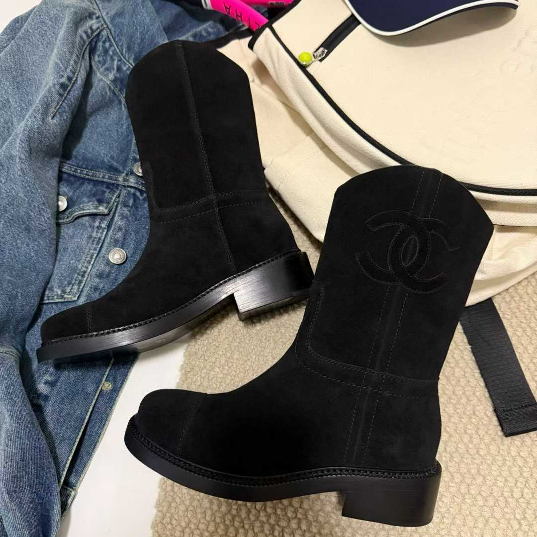 Chanel Short boots view 1