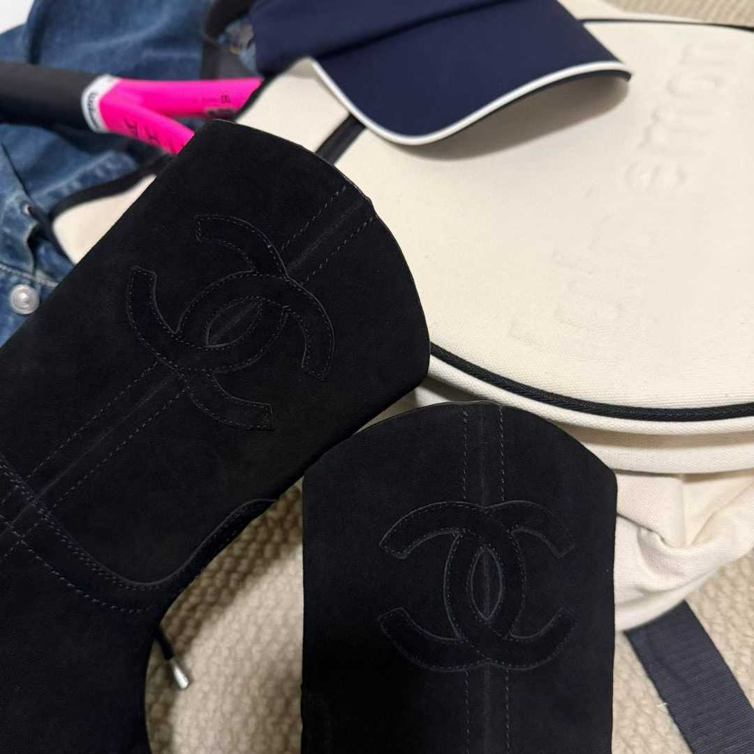 Chanel Short boots view 4