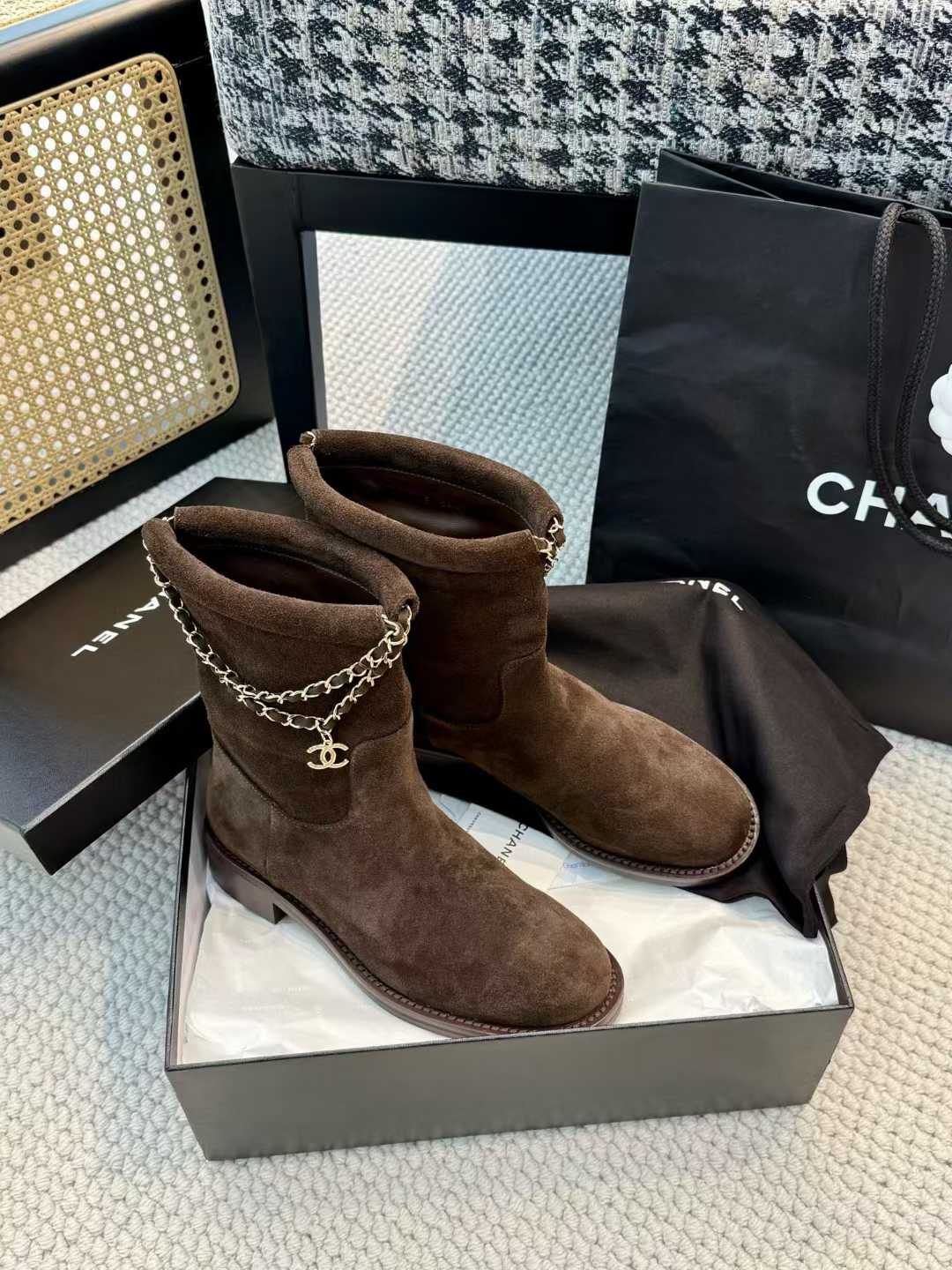 Chanel 25B Short boots view 1
