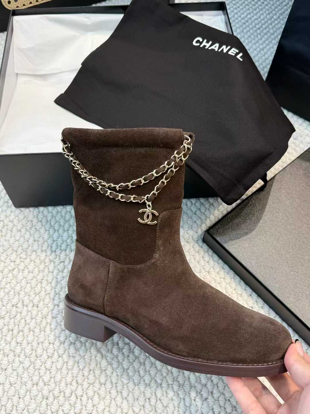 Chanel 25B Short boots view 5