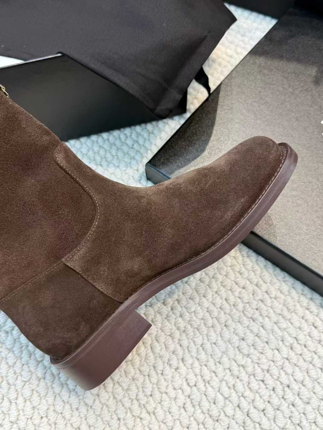 Chanel 25B Short boots view 7