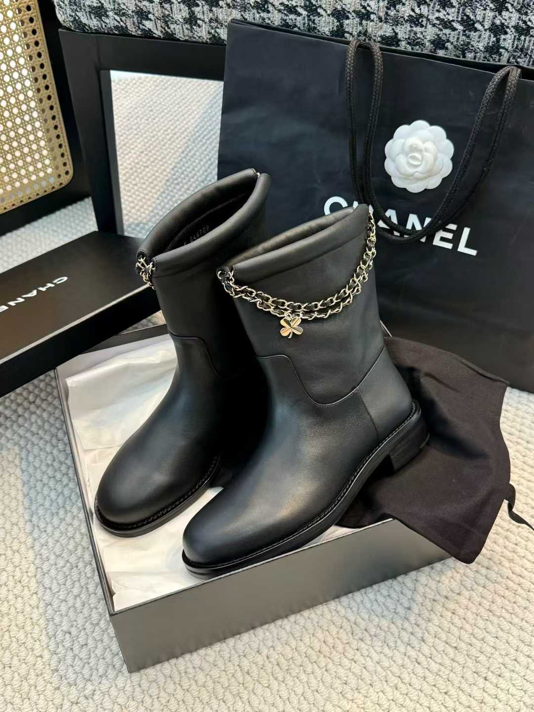 Chanel 25B Short boots view 3