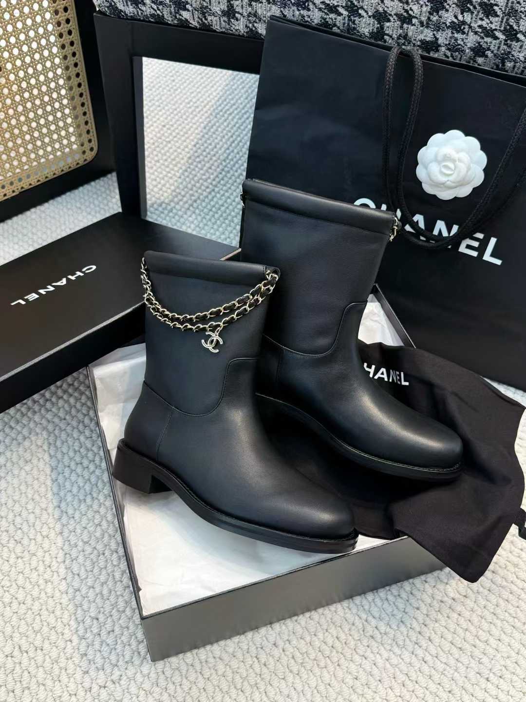 Chanel 25B Short boots view 4