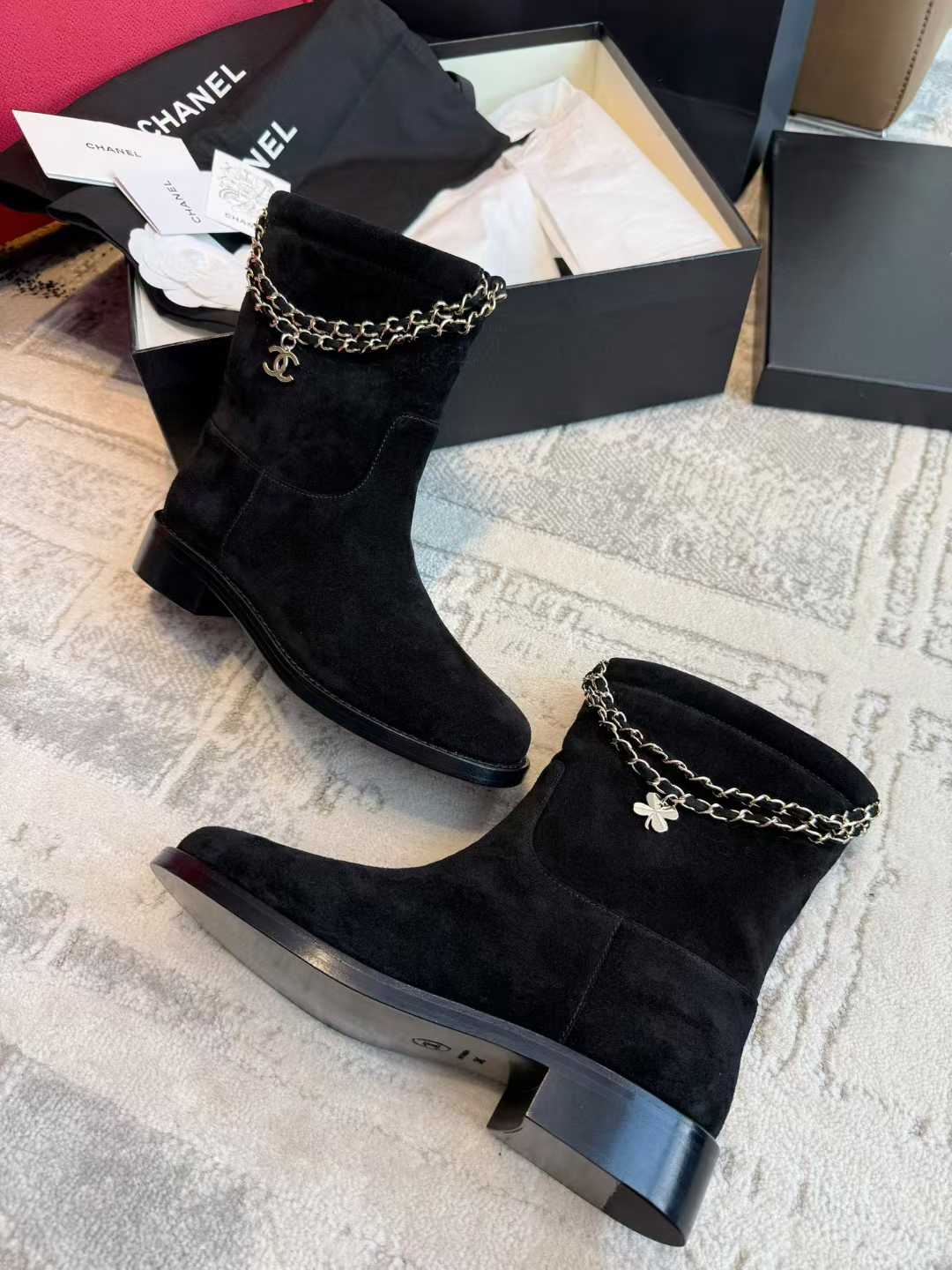 Chanel 25B Short boots view 4