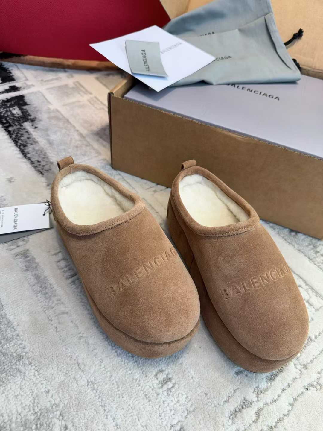 Balenciaga Wool slippers view 2