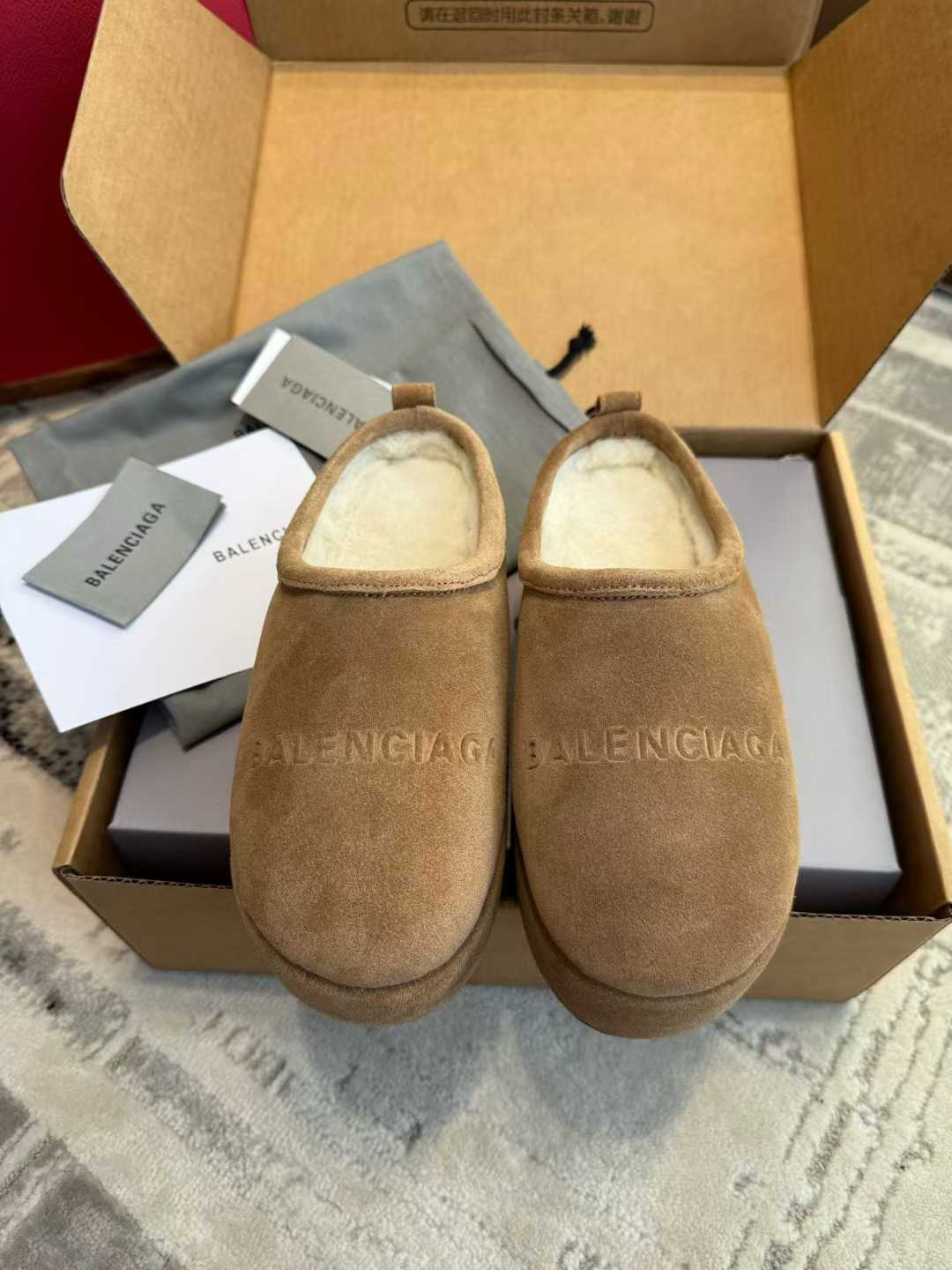 Balenciaga Wool slippers view 3