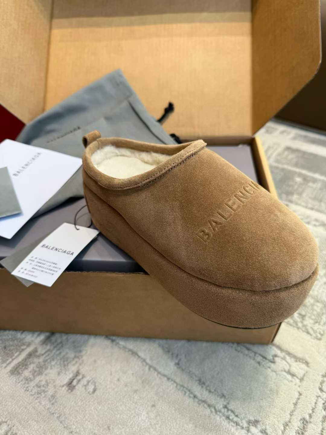 Balenciaga Wool slippers view 5