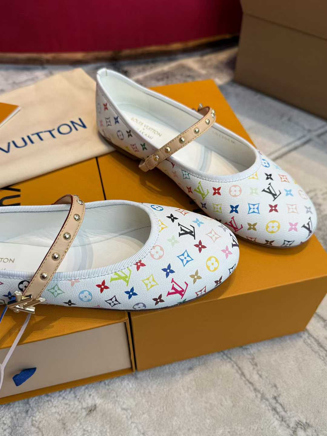 Louis Vuitton Flat shoes view 8