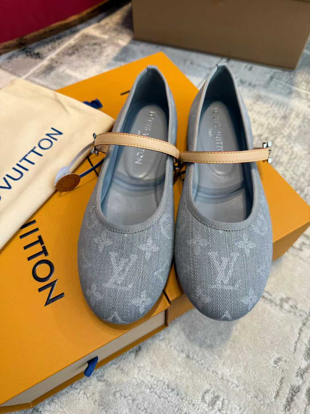 Louis Vuitton Flat shoes view 11