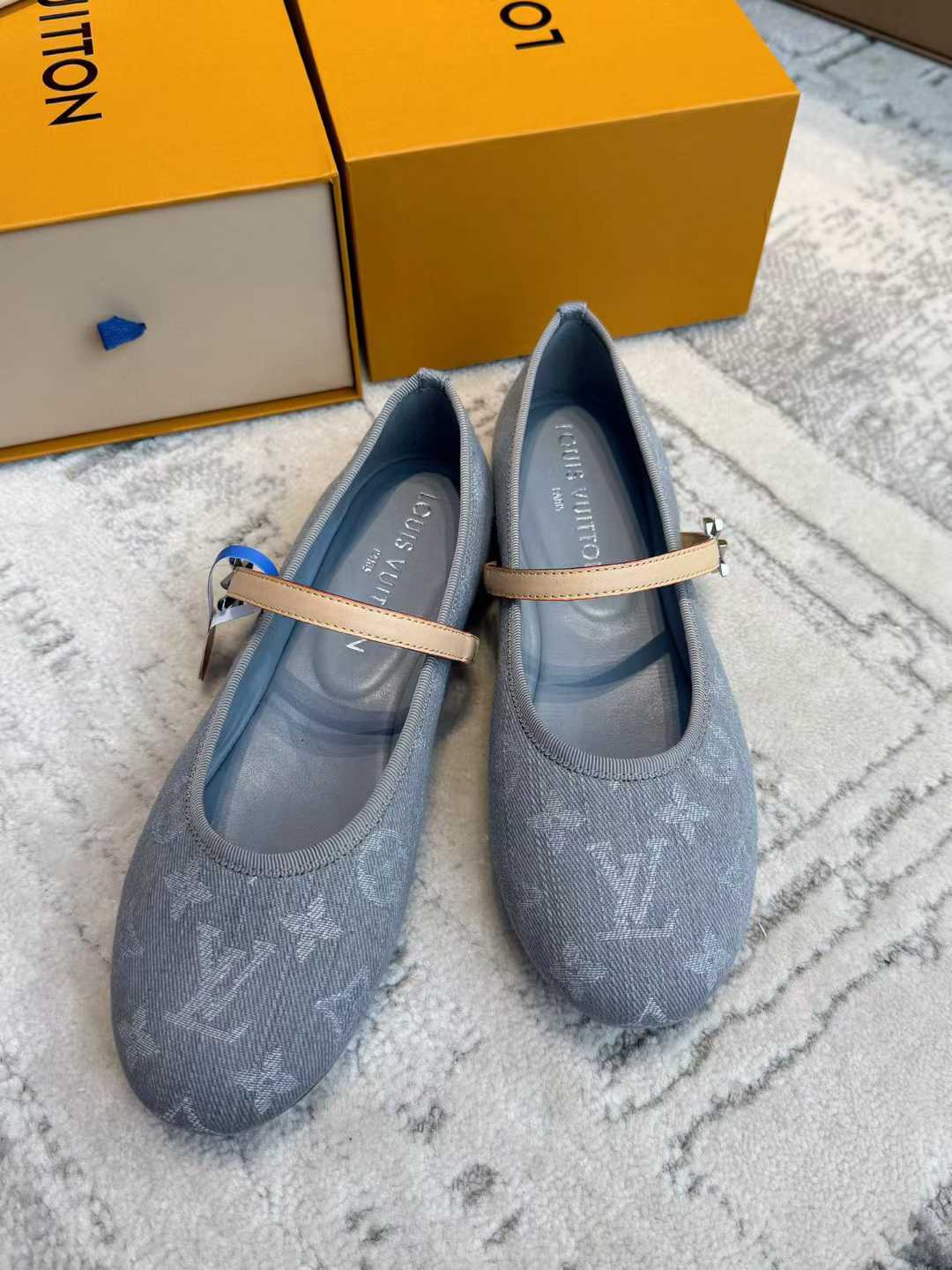 Louis Vuitton Flat shoes view 14