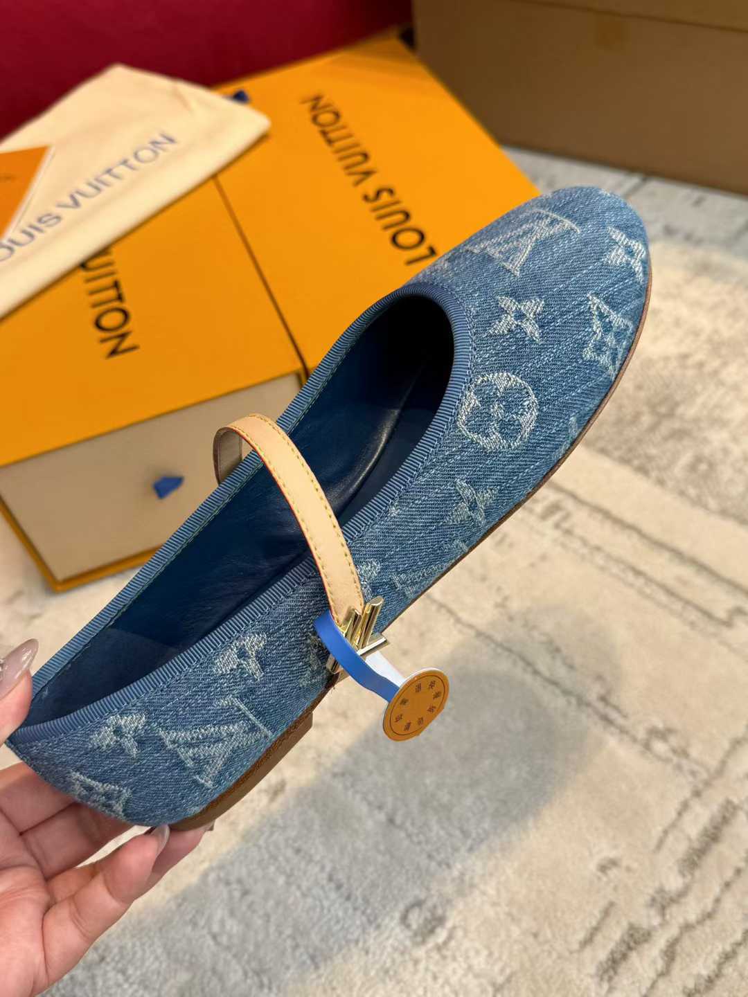 Louis Vuitton Flat shoes view 5