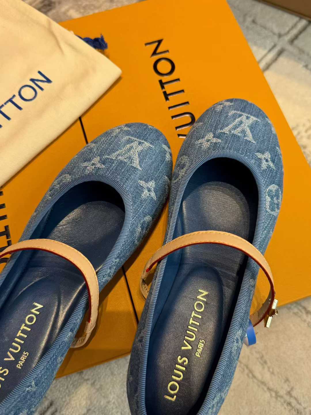 Louis Vuitton Flat shoes view 7