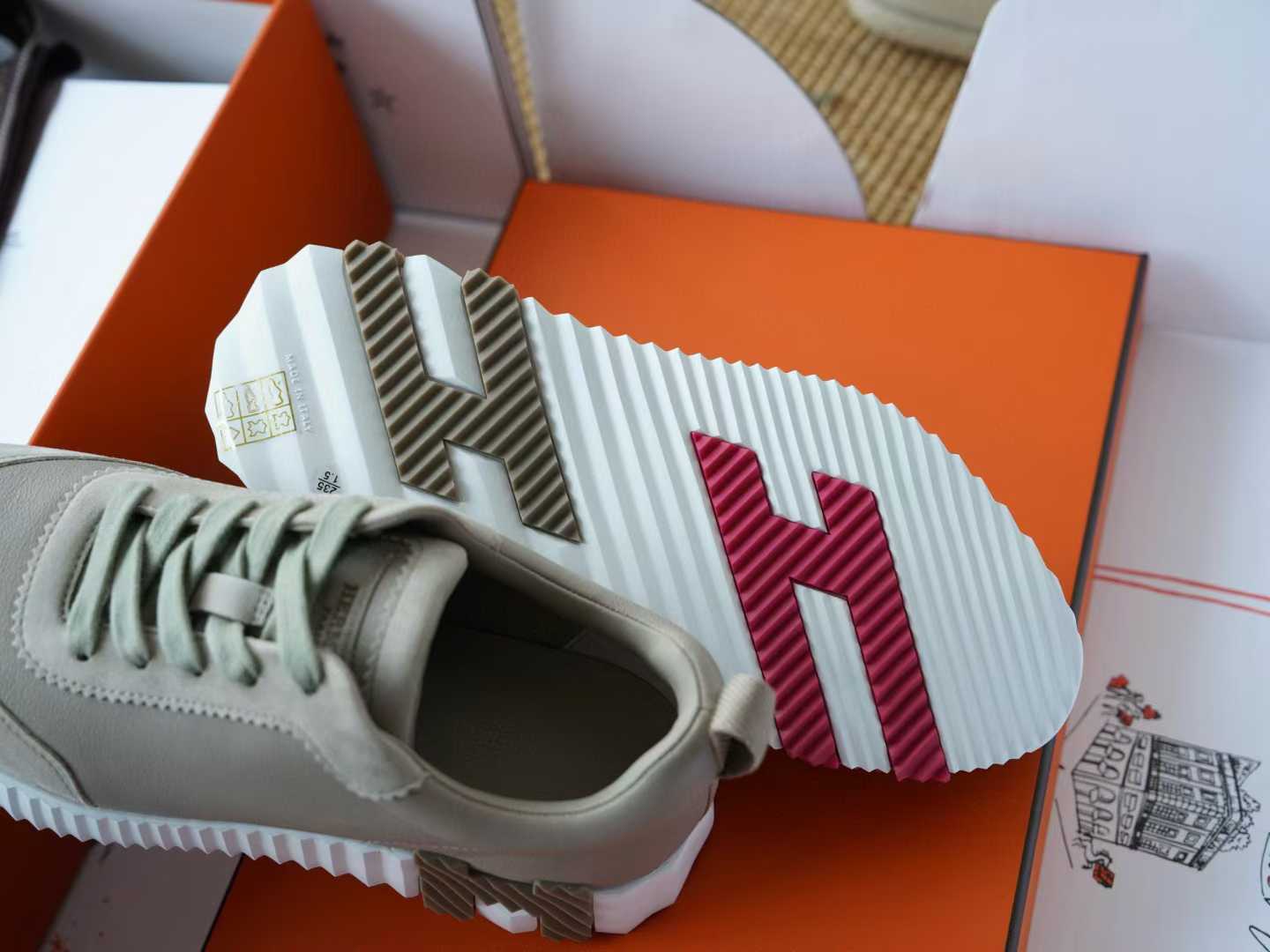 Hermès Sneakers view 3