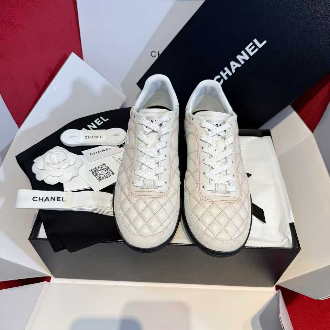 Chanel 25B Baseball sneakers view 2