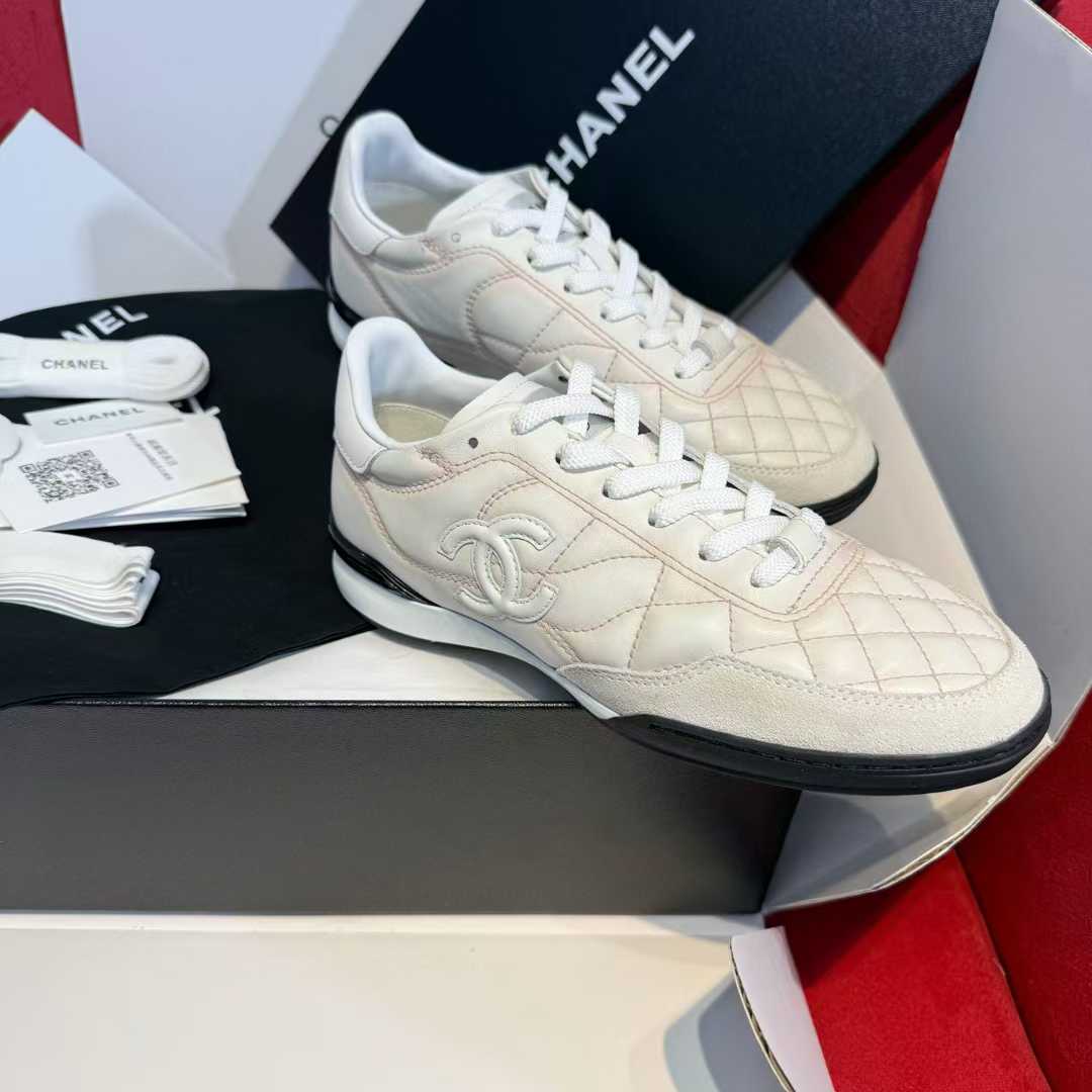 Chanel 25B Baseball sneakers view 3