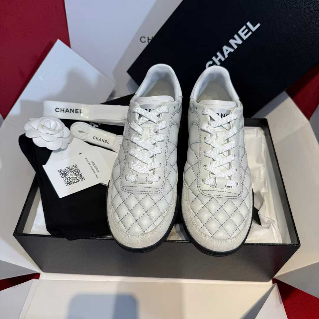 Chanel 25B Baseball sneakers view 2