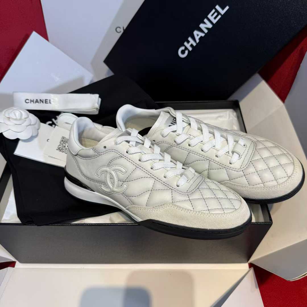 Chanel 25B Baseball sneakers view 3