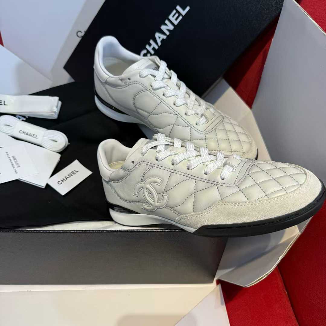 Chanel 25B Baseball sneakers view 4