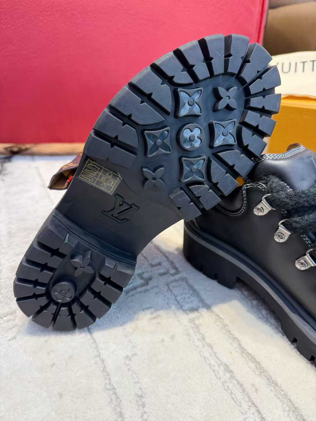 Louis Vuitton Vintage hiking boots view 18