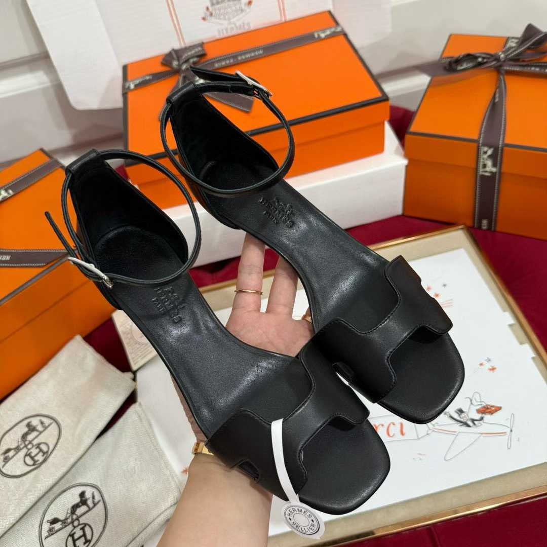 Hermès Slippers view 1