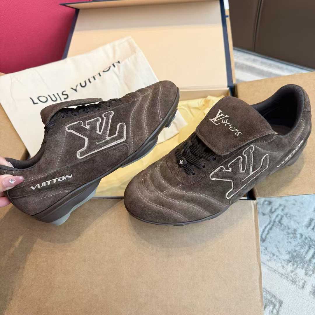 Louis Vuitton Sneakers view 4